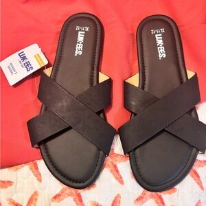 Muk Luks Women's Black Crisscross Sandals